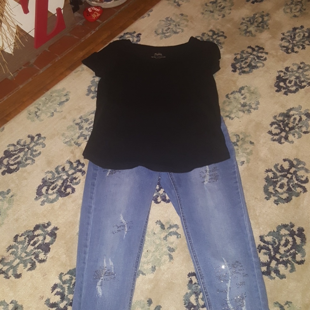 Black vneck tshit and rinestone rip jeans